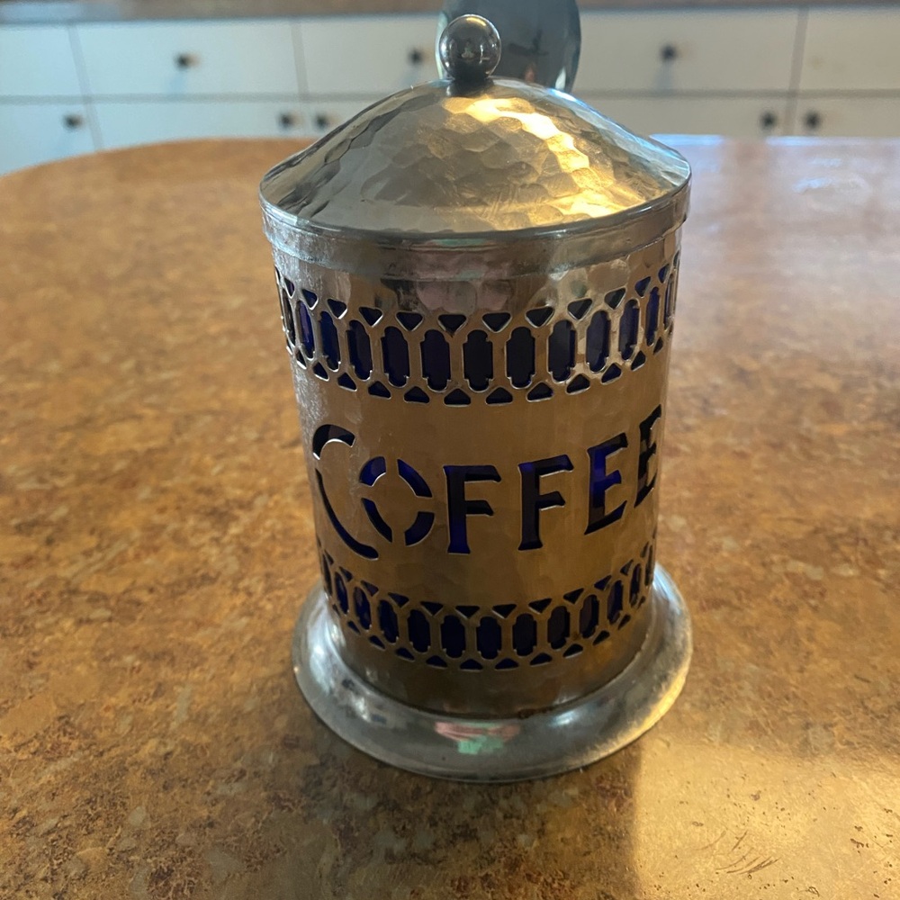 Vintage Hammered silver plated coffeecontainer with spoon.Blue glass interrior.